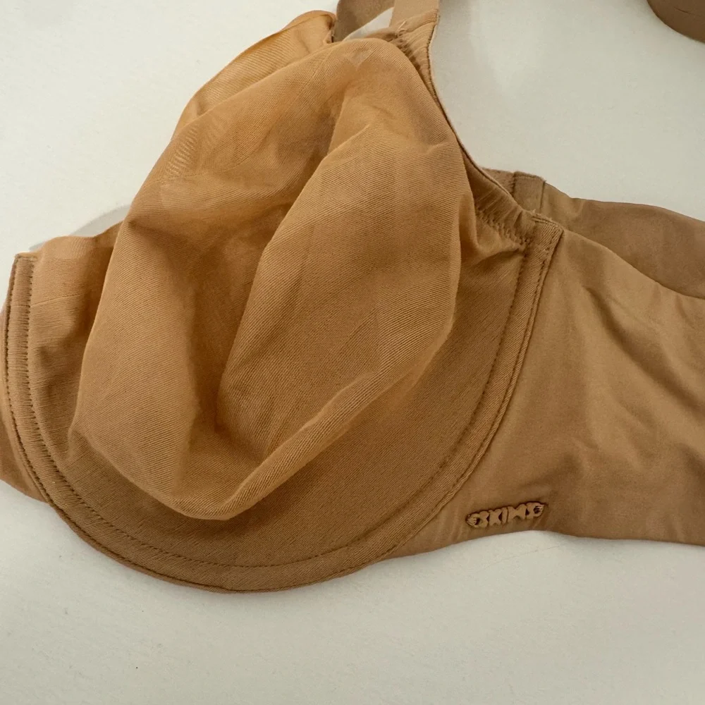 SKIMS Tan Bra - Picture 2 of 4